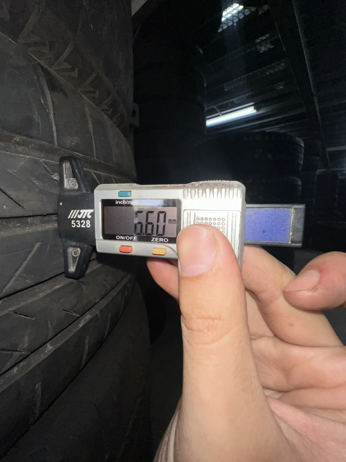 普利司通001 二條 215-60-17