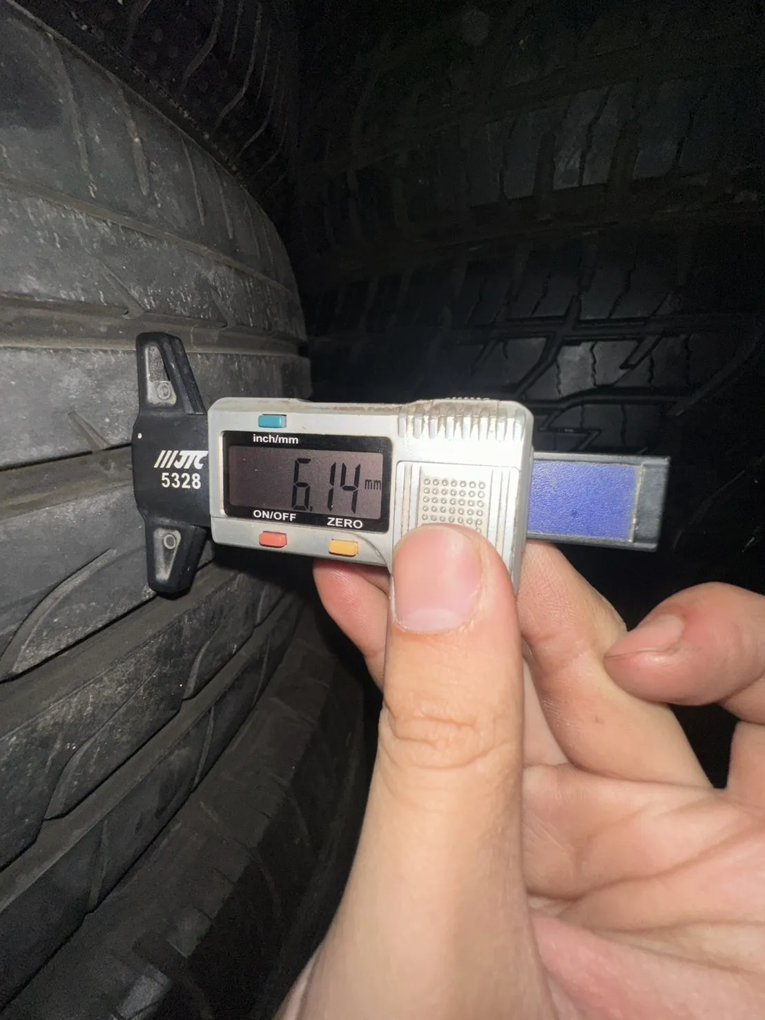 橫濱RV-02 二條 235-50-18