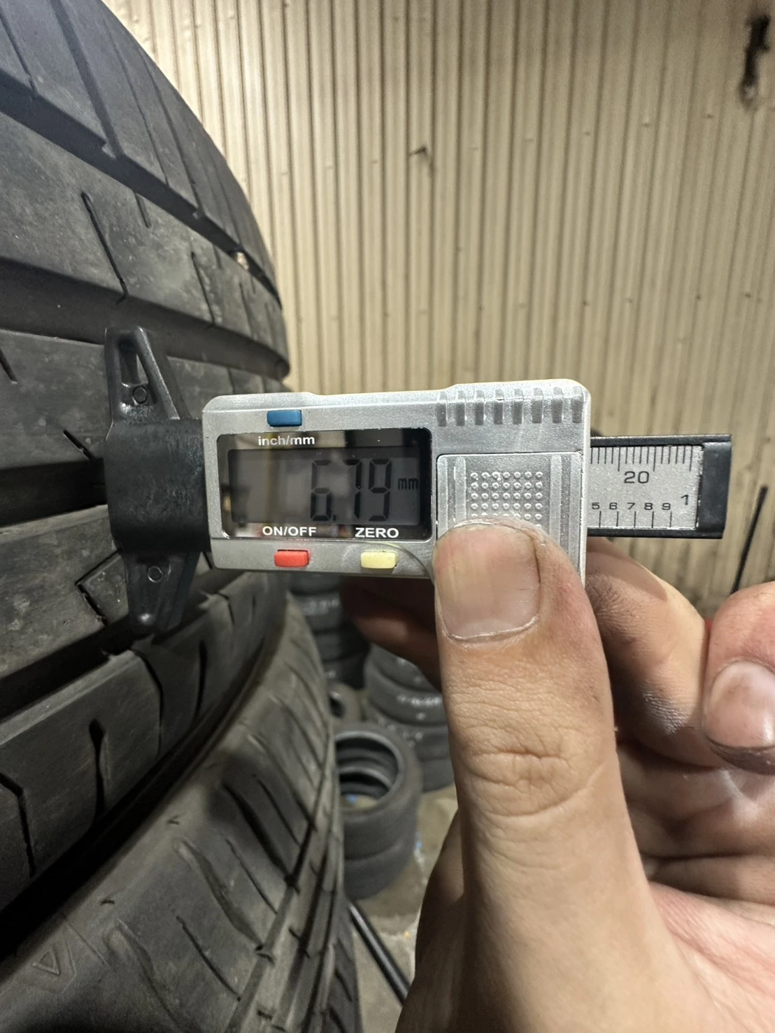 飛隼ZE310 205-55-16