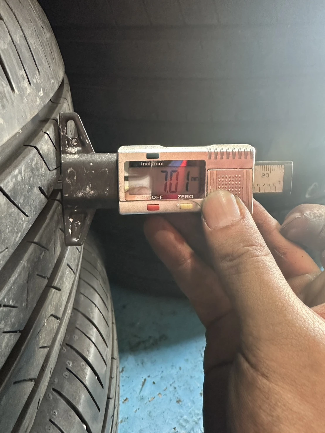 固特異SUV 225-60-18
