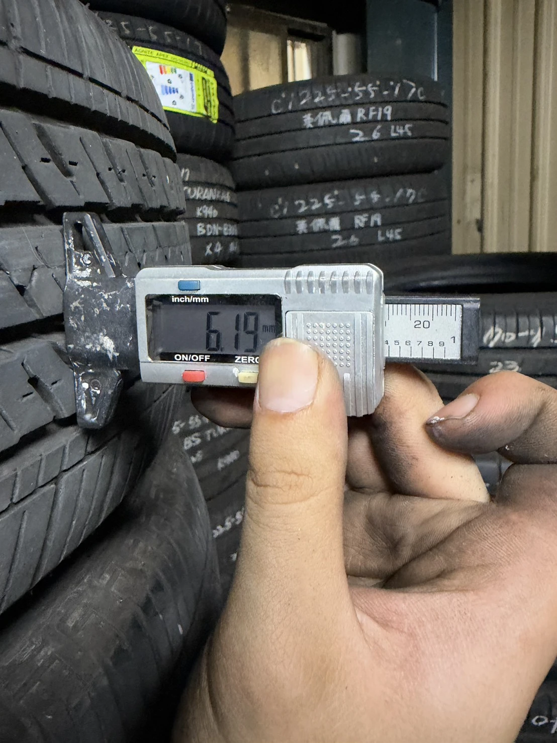 普利司通HL422 225-65-17