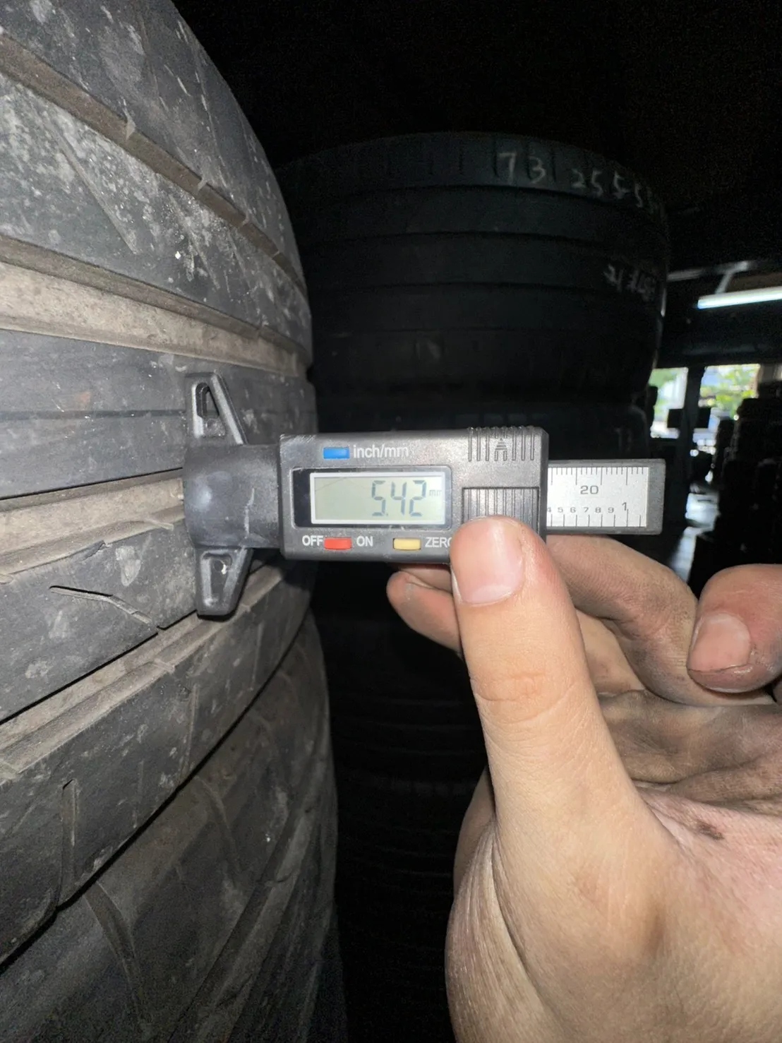 馬牌CC5 四條（上二條淺下二條深） 235-55-18