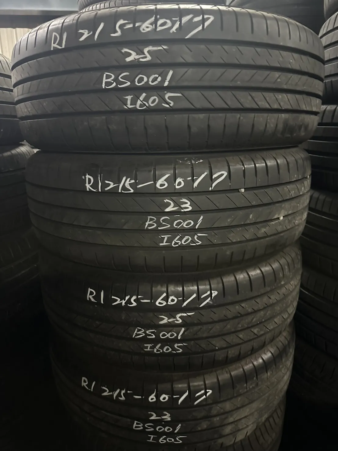 普利司通001 四條 215-60-17