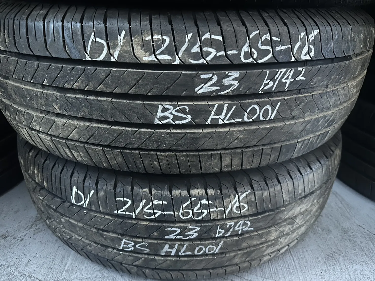 普利司通H/L001 二條 215-65–16