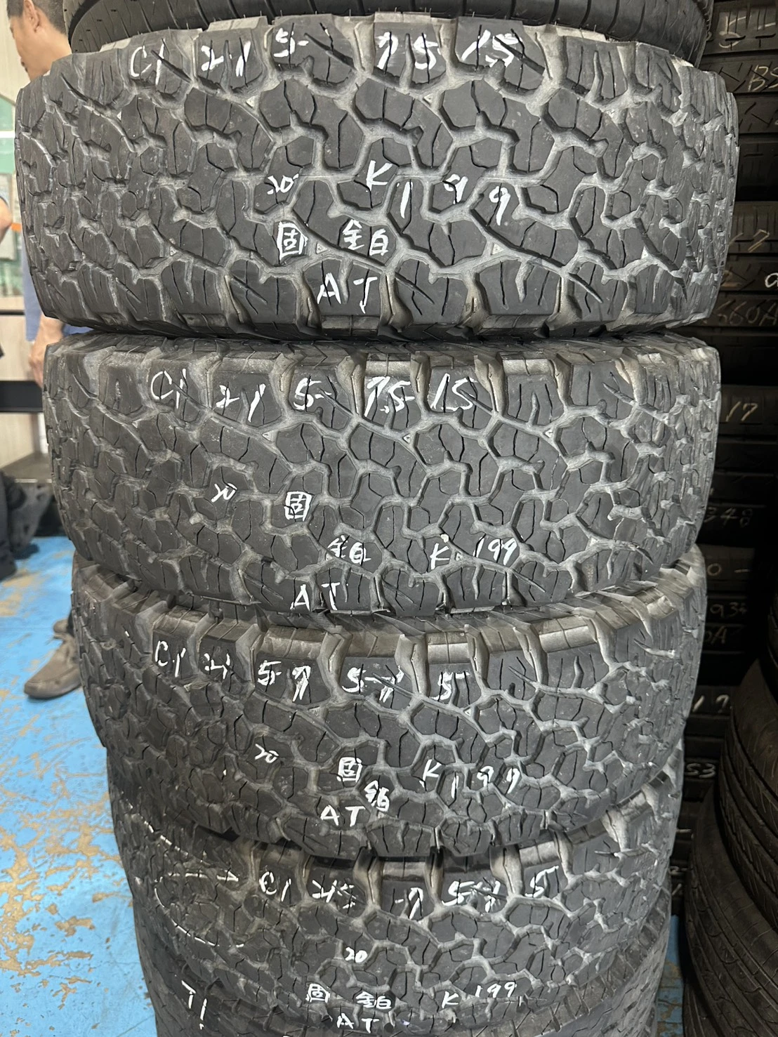 固鉑A/T 215-75-15