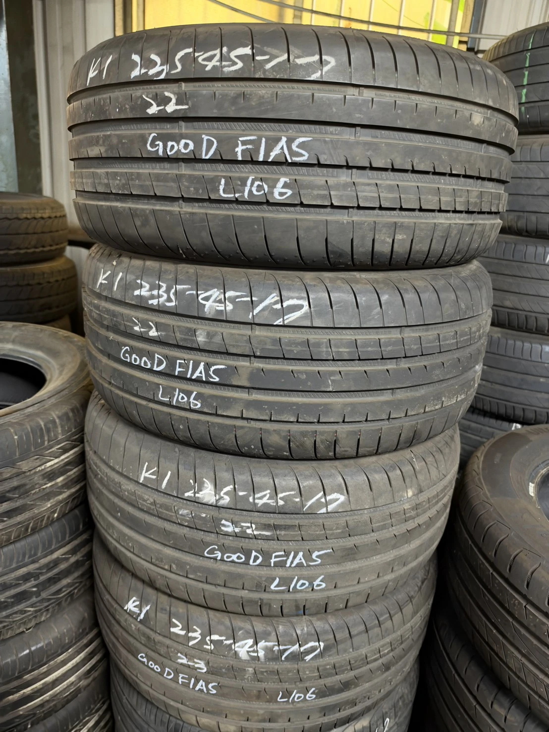 固特異F1A5 235-45-17