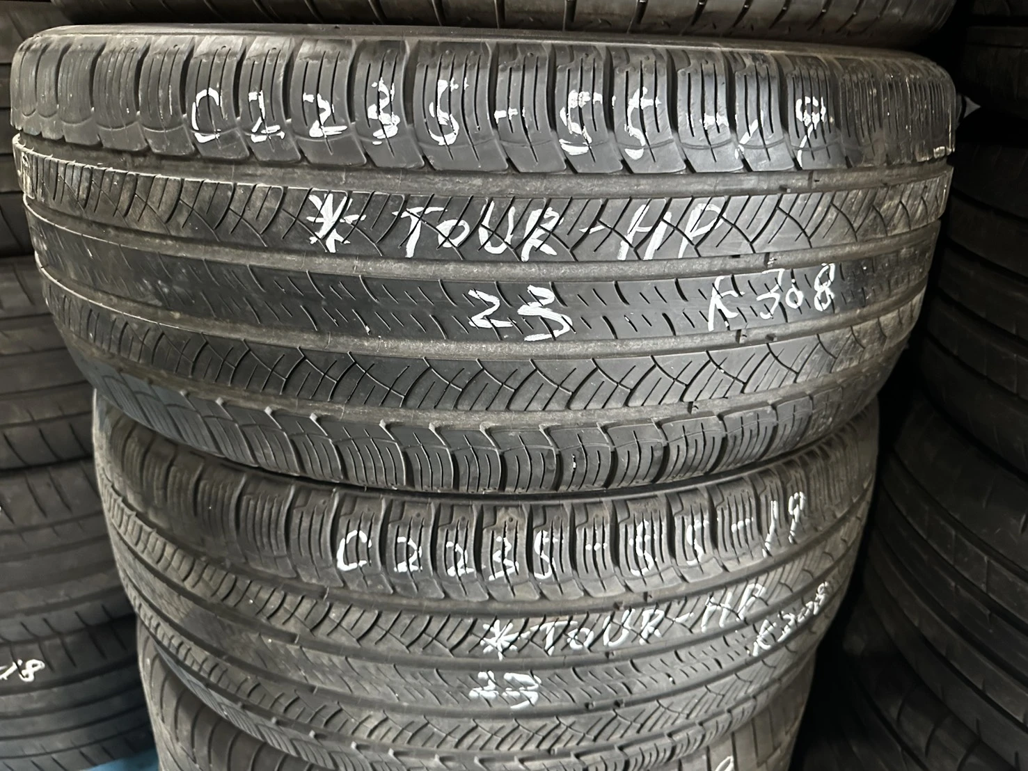 米其林 tour-hp 235-55-19