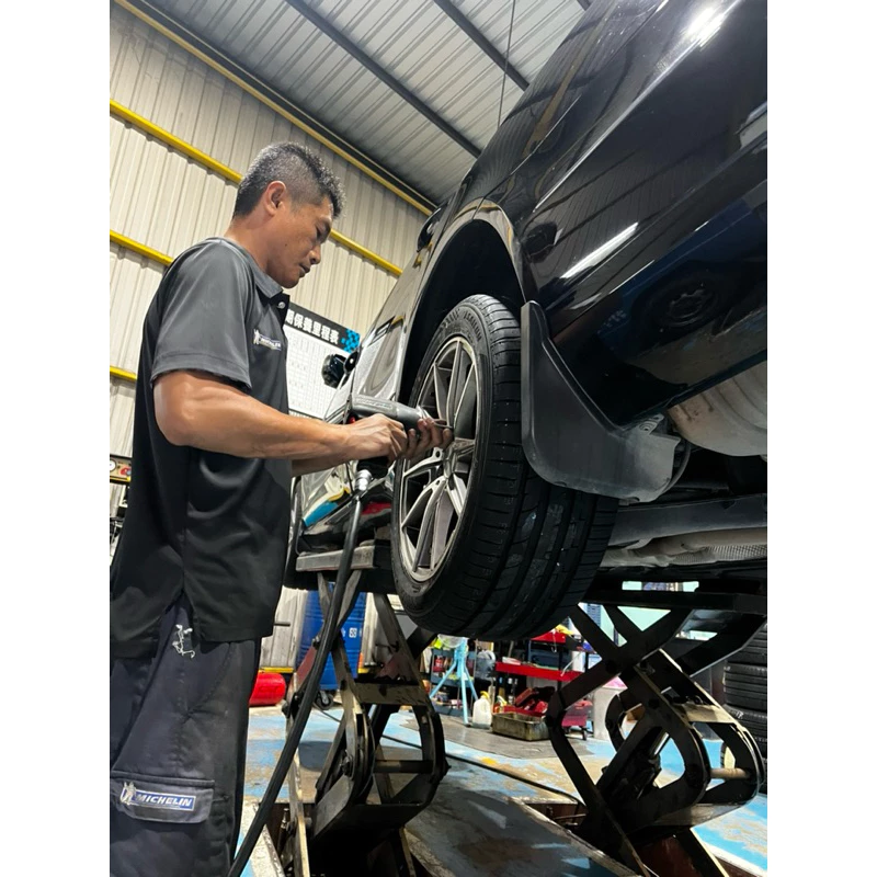 E909米其林315-35-21兩條9000 9成這組還有另外兩條，一次四條可優惠