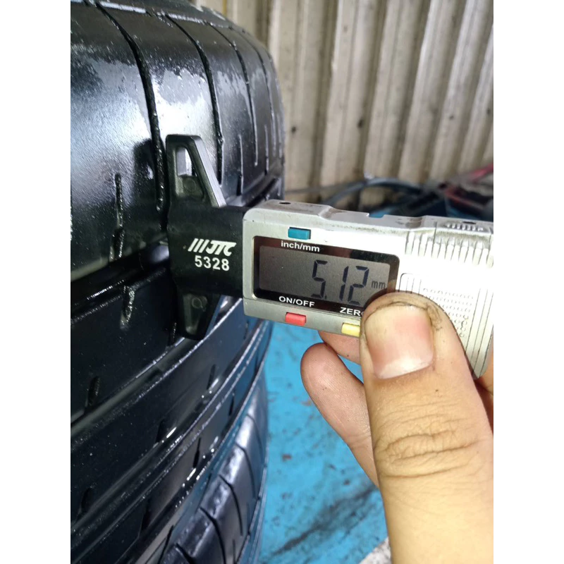 D762橫濱235-55-20兩條8000含裝 深度：5.12mm21年♥️靜謐舒適胎♥️