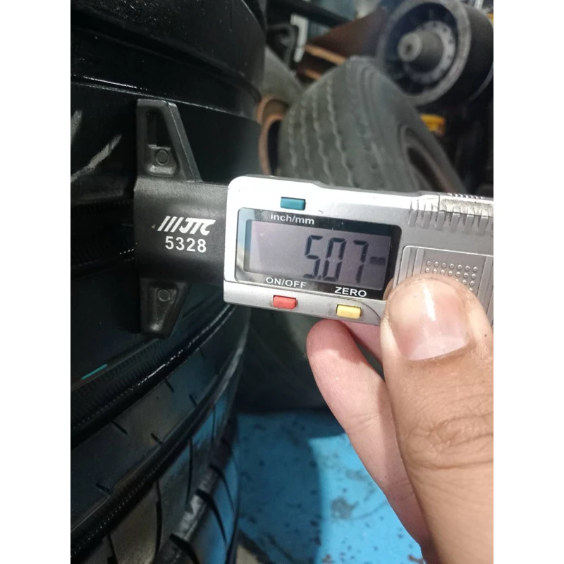 D881米其林305-40-20兩條8000含裝♥️深度：5.07mm♥️8成22年
