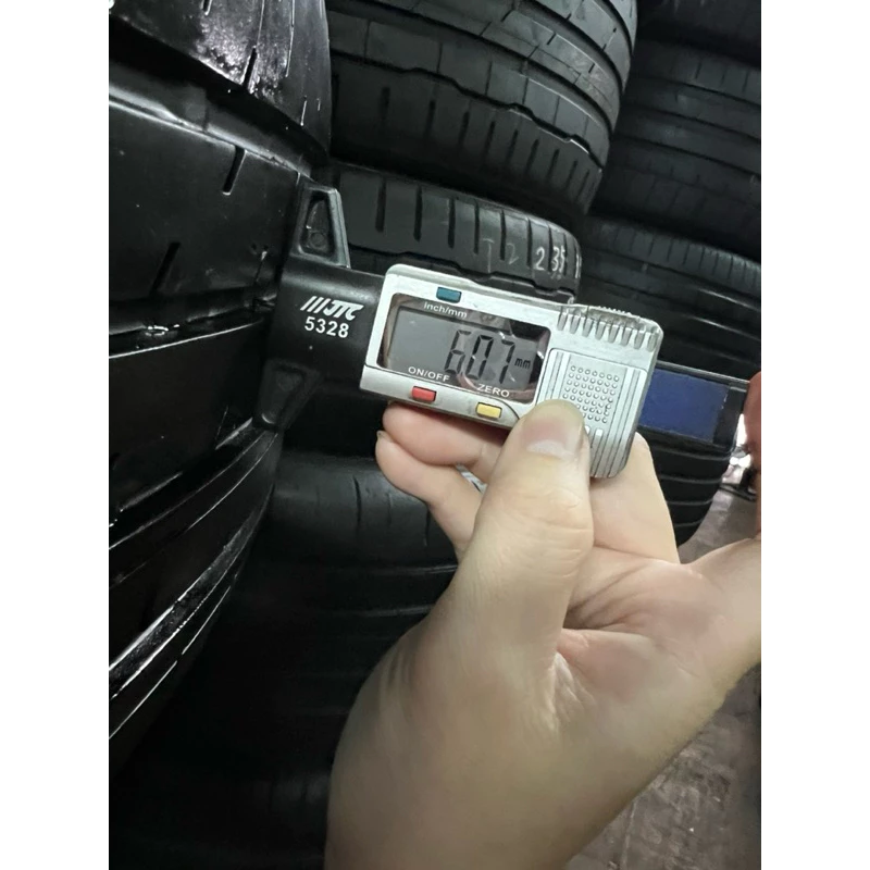 D895橫濱235-55-20兩條9000含裝9成深度6.07mm靜謐舒適胎