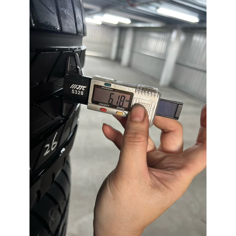 a26固特異EGP 245-50-18兩條5000含裝 9成 防爆胎 深度6.18mm