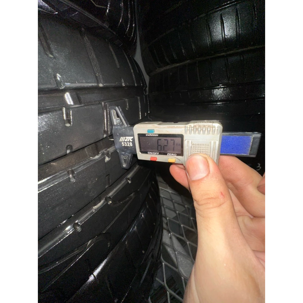 a656倍耐力PZERO 235-40-18兩條4000含裝 9成深度6.27mm 20、21年