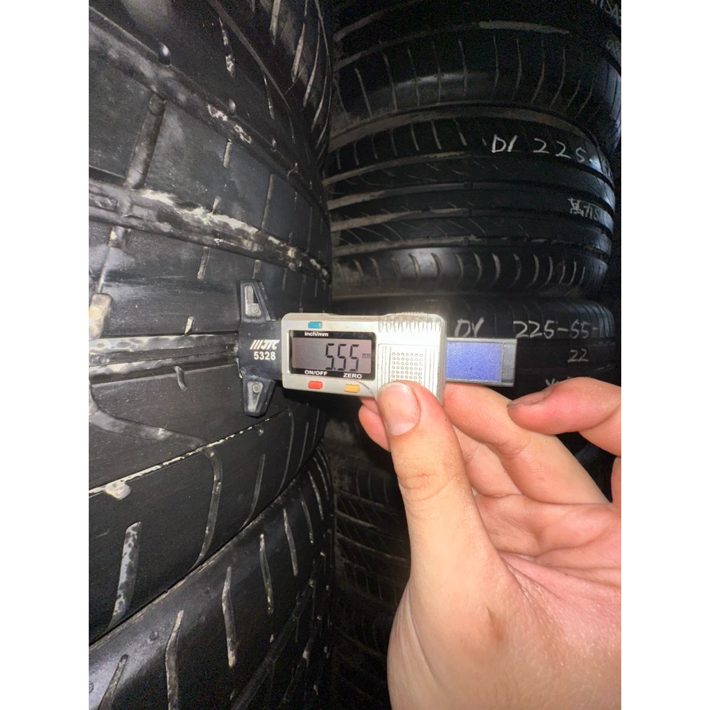 a805倍耐力PZERO 265-35-18兩條5000含裝 8成深度5.55mm 21年