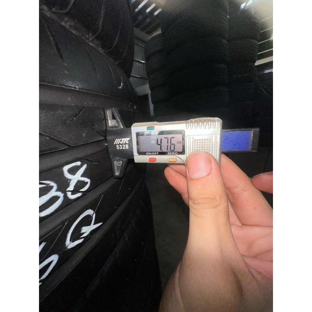 b38馬牌ECQ6 235-60-18四條6000含裝 7/8成深度4.76mm 22年