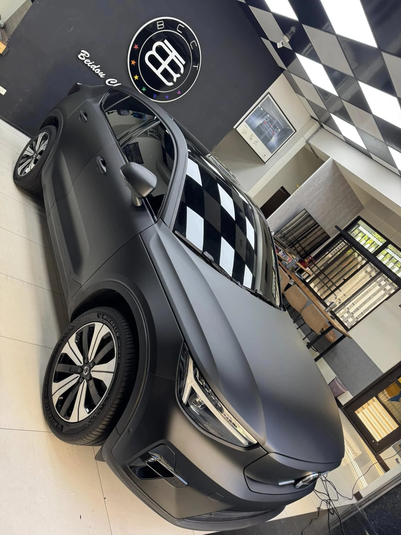 VOLVO C40全車 #KSG 品牌TPU材質緞面黑犀牛皮改色膜。