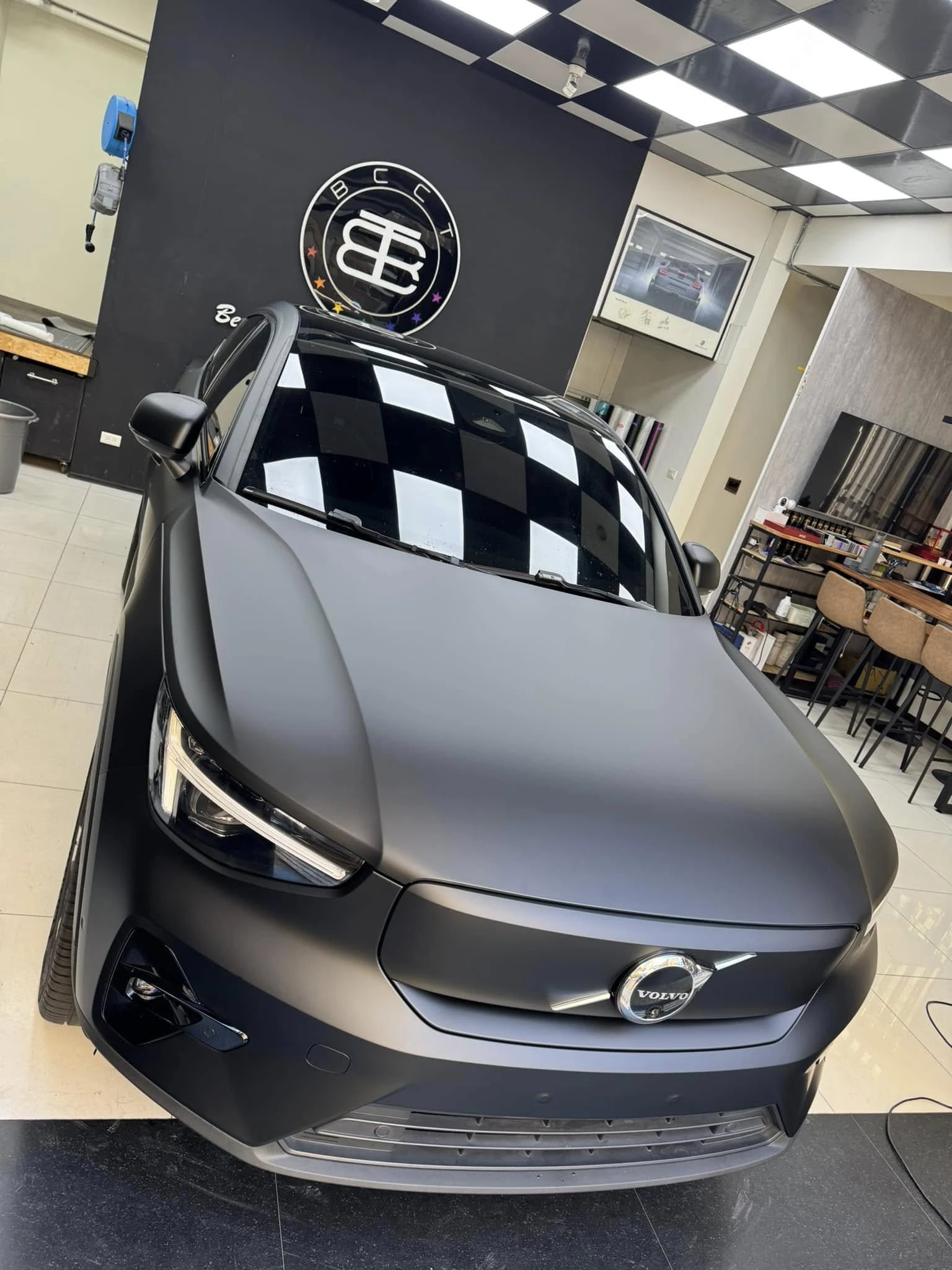VOLVO C40全車 #KSG 品牌TPU材質緞面黑犀牛皮改色膜。