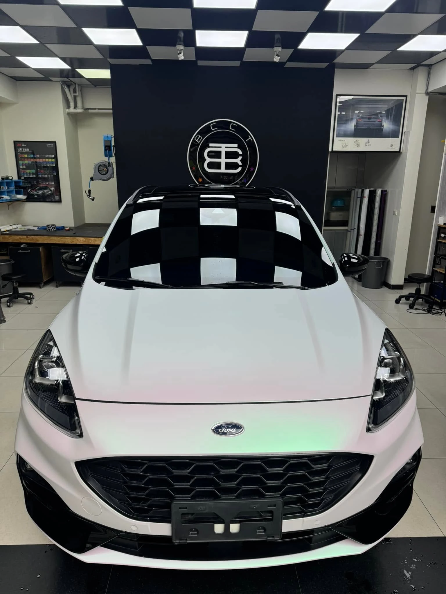 FORD KUGA老客戶舊換新衣全車TYONE 品牌TPU材質幻彩曙光白犀牛皮改色膜