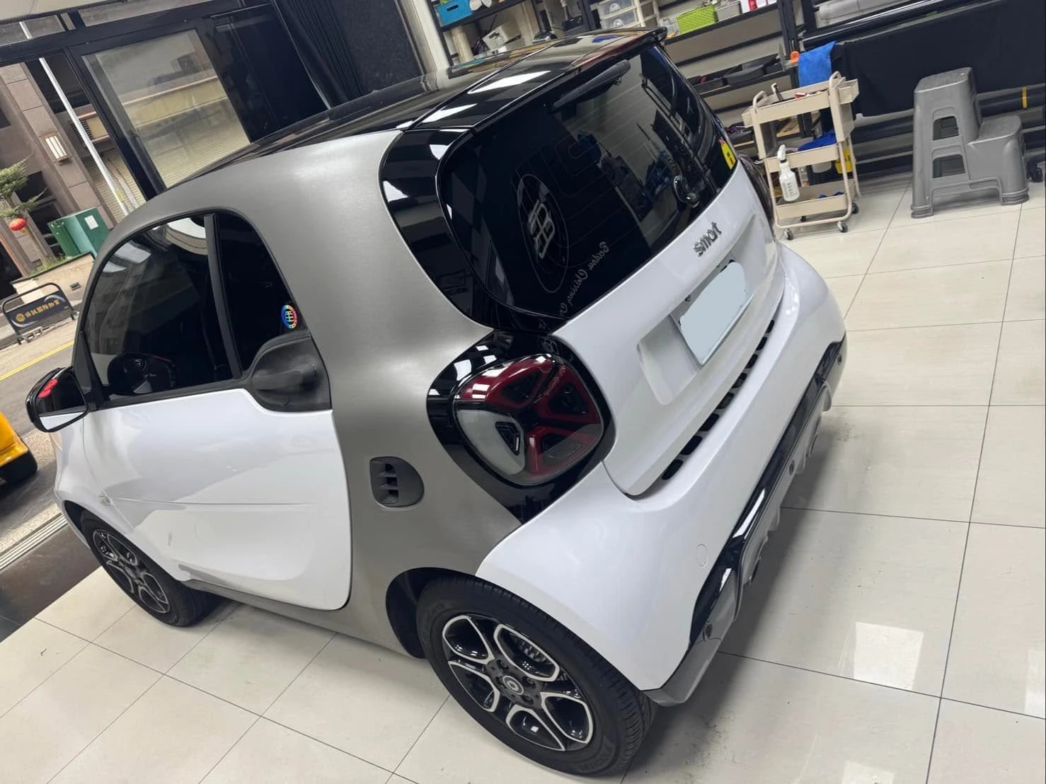 SMART原廠橘色全車TYONE 品牌PET材質珠光白改色膜。