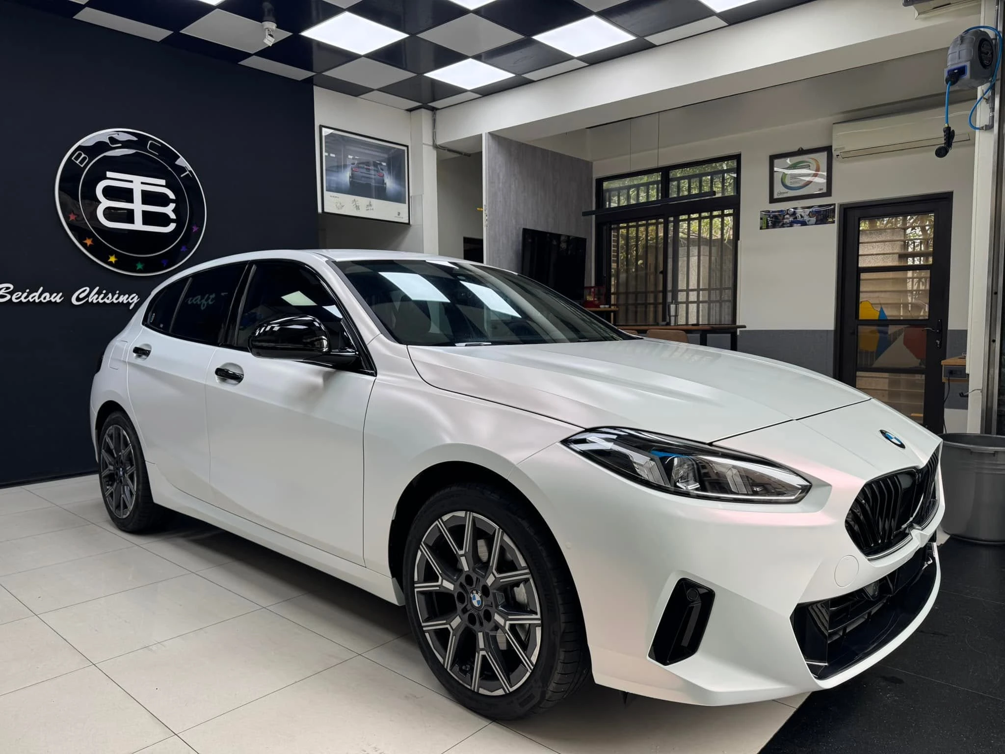 BMW F70 120全車TYONE 品牌PET材質電光白變紅改色膜