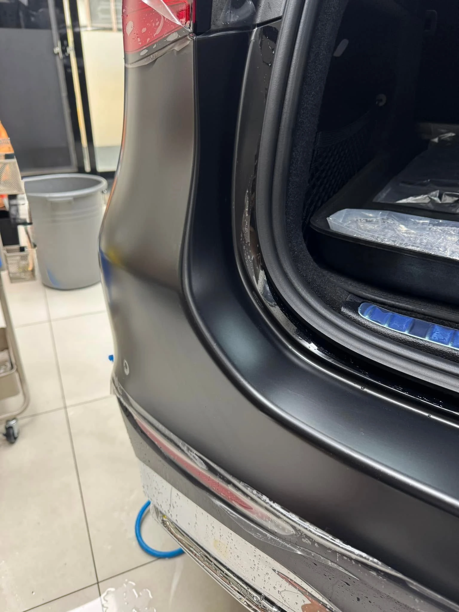 賓士 GLC200新車落地全車KSG消光TPU犀牛皮, 堅持純手工無使用化學添加物施工，貼好貼滿
