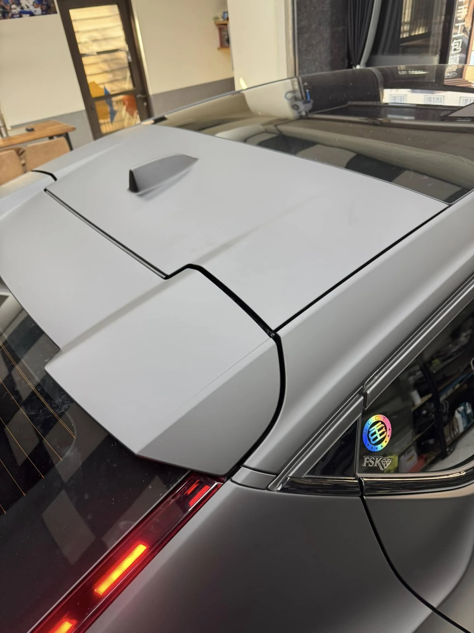 VOLVO C40全車 #KSG 品牌TPU材質緞面黑犀牛皮改色膜。