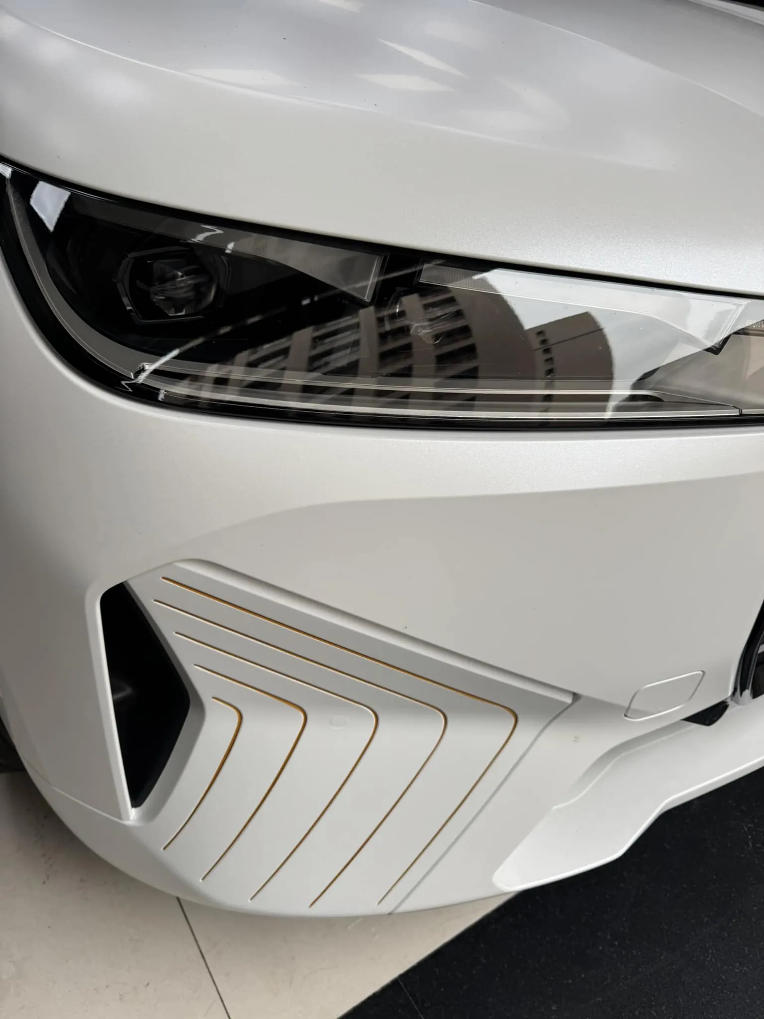 BMW IX全車XPPF 消光珠光白TPU犀牛皮改色膜