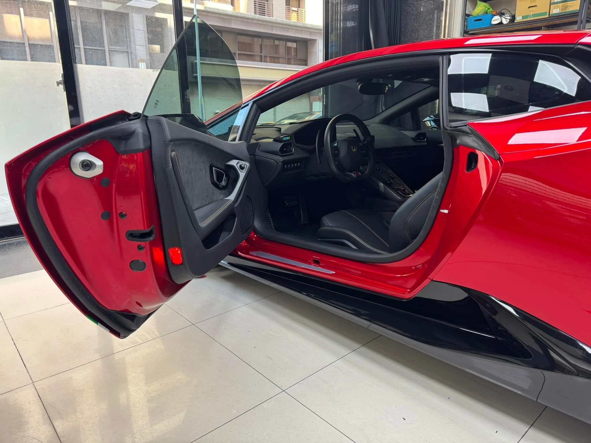 Lamborghini Huracán LP 610-4 全車內外施工TPU材質液態金屬紅犀牛皮改色膜