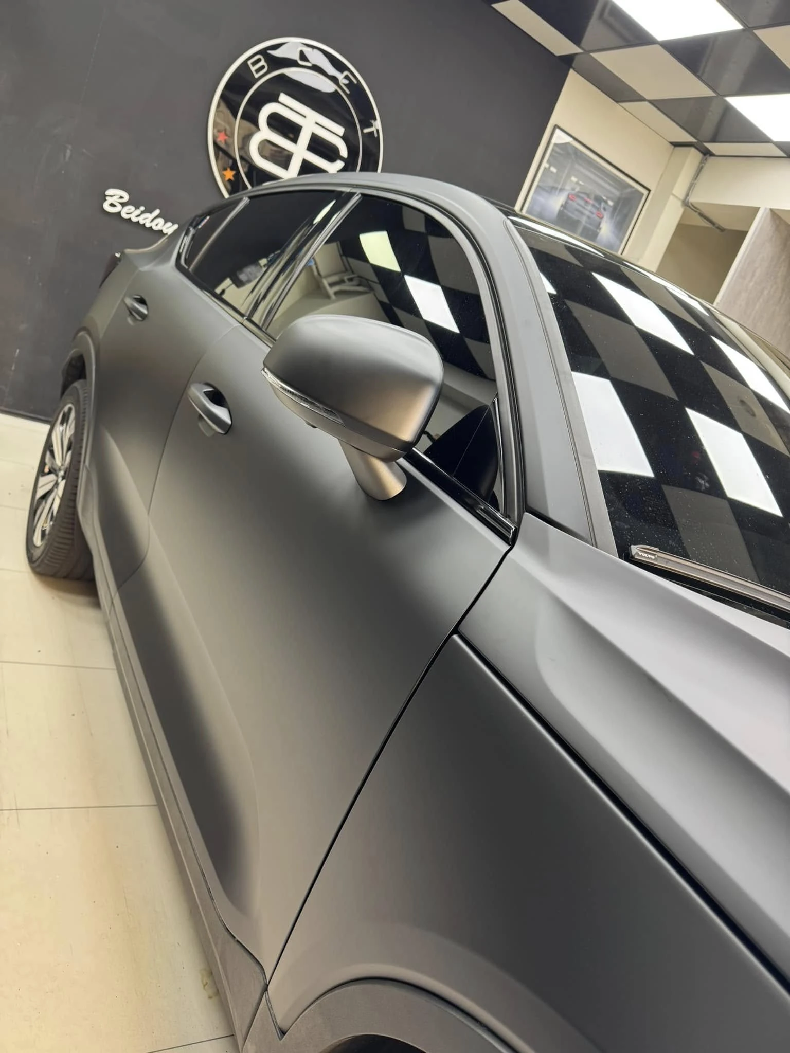 VOLVO C40全車 #KSG 品牌TPU材質緞面黑犀牛皮改色膜。