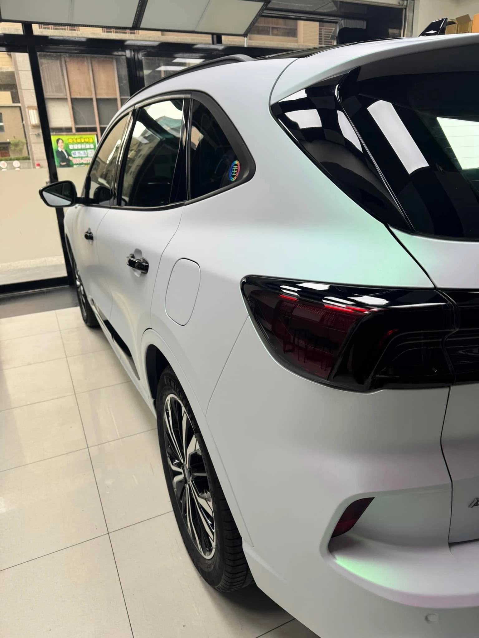 FORD KUGA老客戶舊換新衣全車TYONE 品牌TPU材質幻彩曙光白犀牛皮改色膜