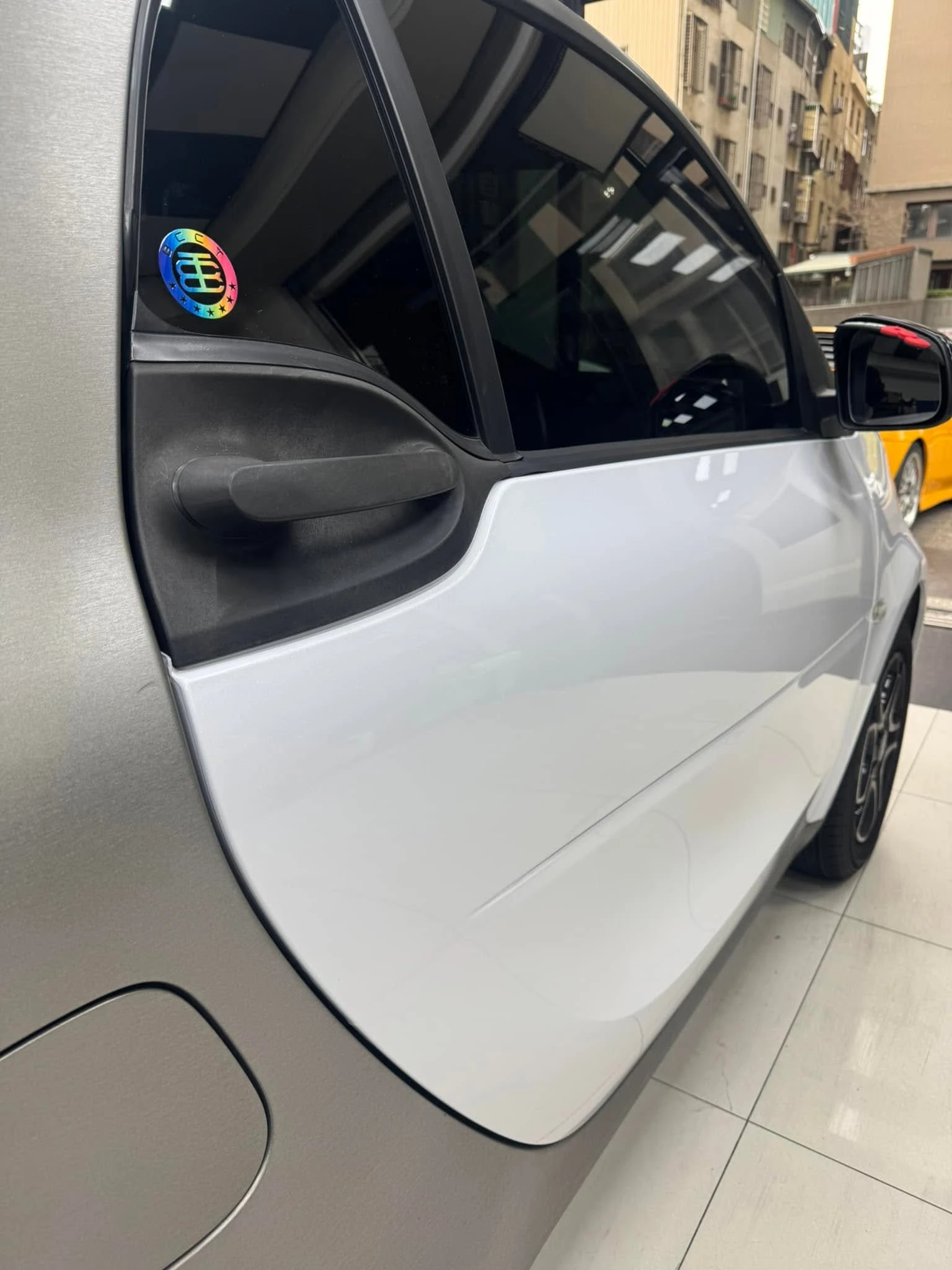 SMART原廠橘色全車TYONE 品牌PET材質珠光白改色膜。