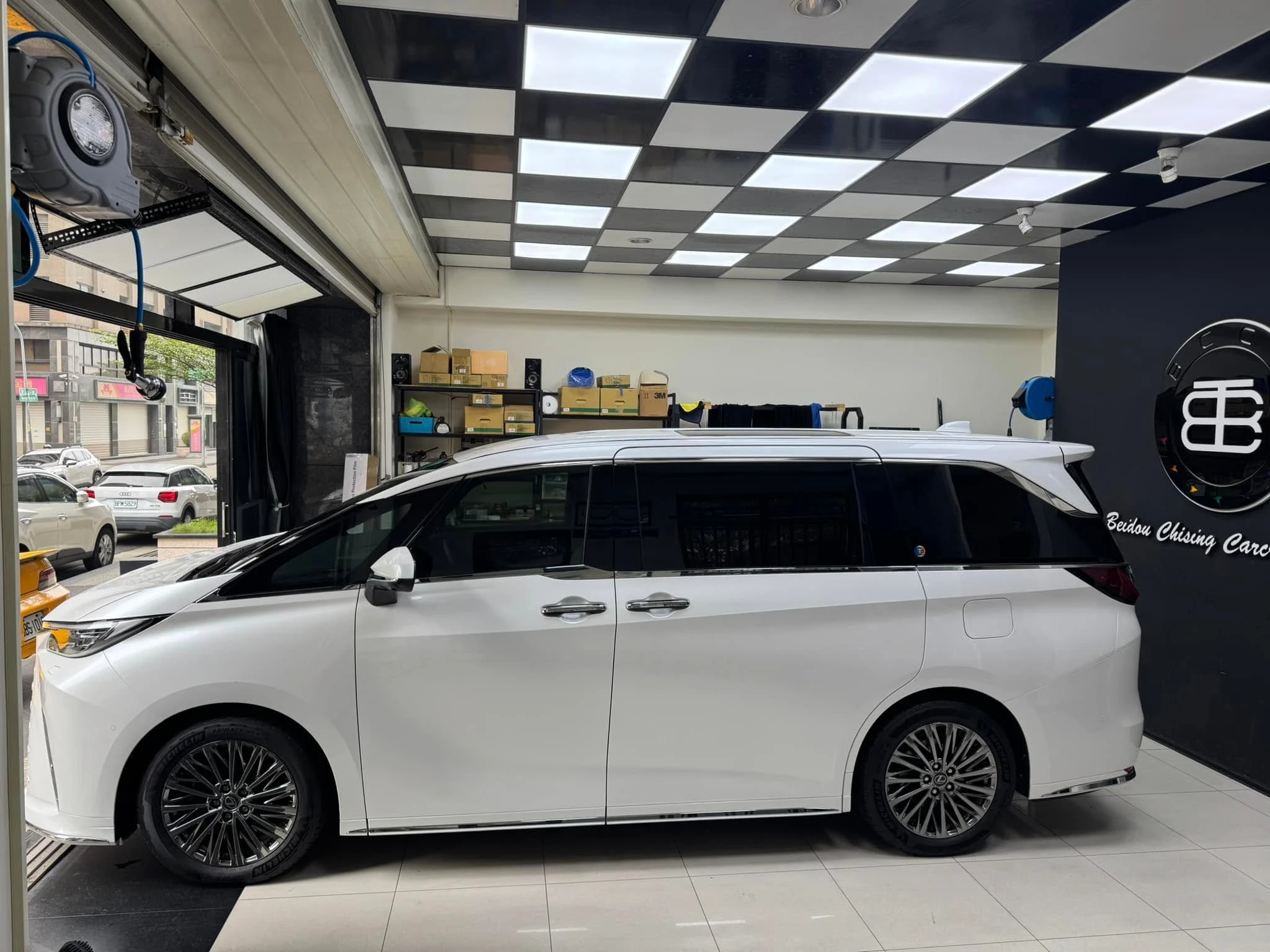 LEXUS LM500h新車落地全車KSG TPU透明犀牛皮保護膜施工+KSG前擋風玻璃保護膜