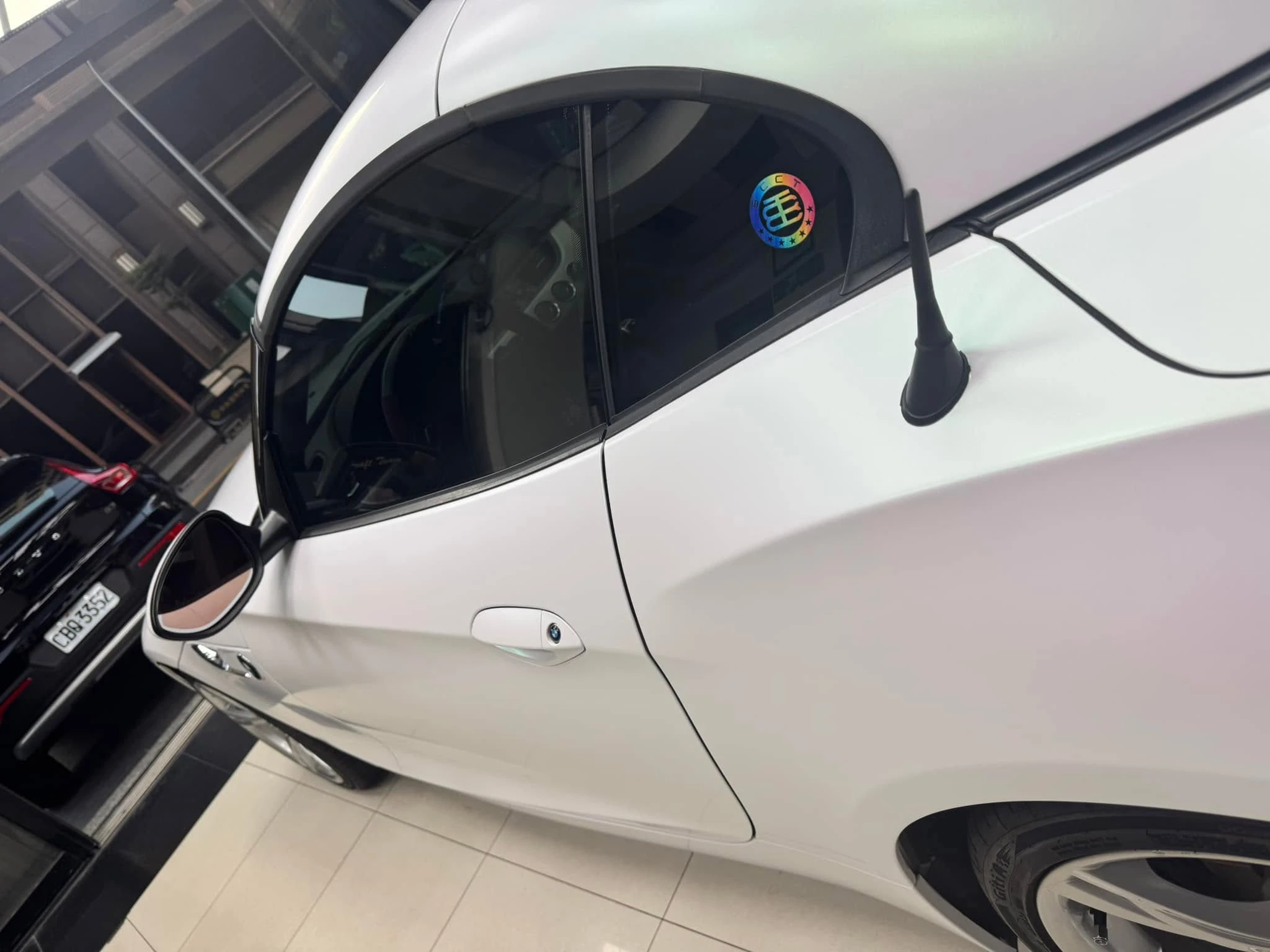 BMW Z4全車TYONE 品牌TPU材質幻彩曙光白犀牛皮改色膜