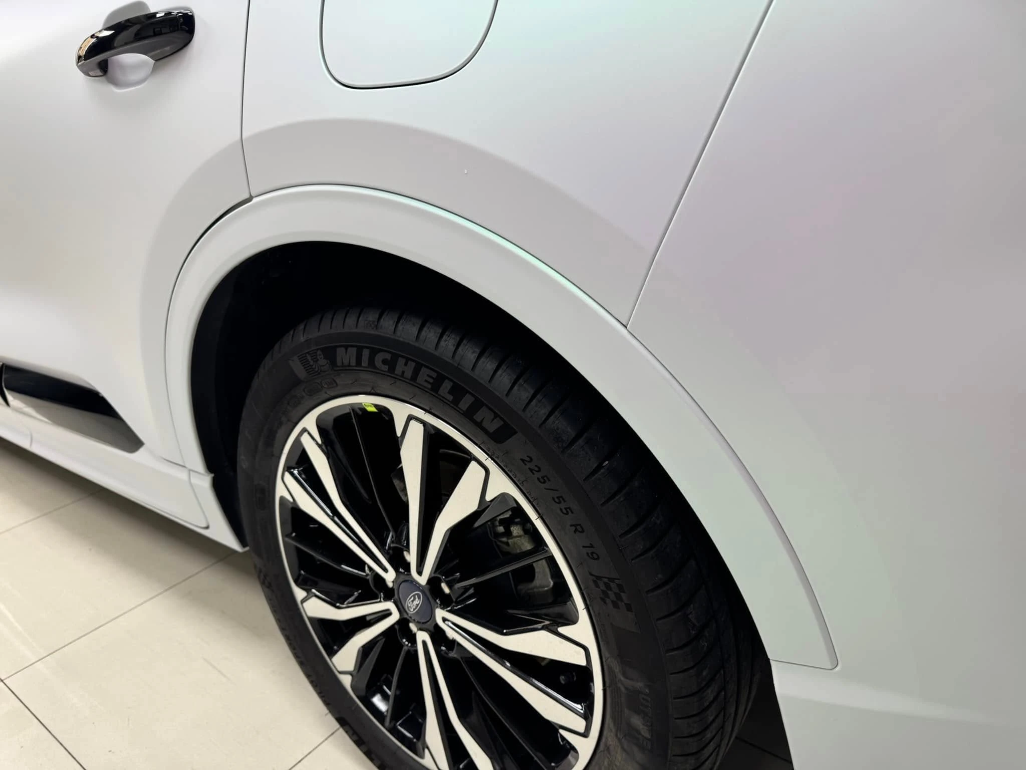 FORD KUGA老客戶舊換新衣全車TYONE 品牌TPU材質幻彩曙光白犀牛皮改色膜