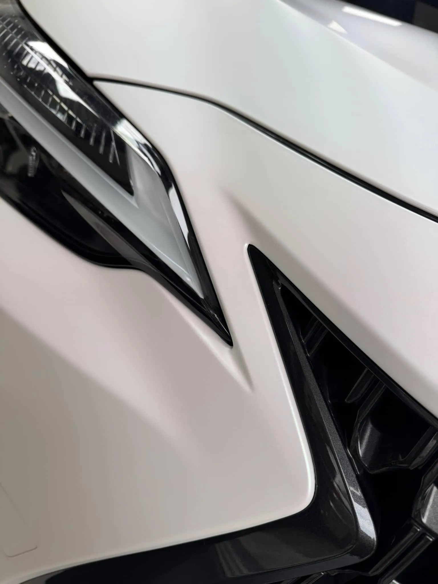 LEXUS NX200全車TYONE 品牌TPU材質幻彩曙光白犀牛皮改色膜