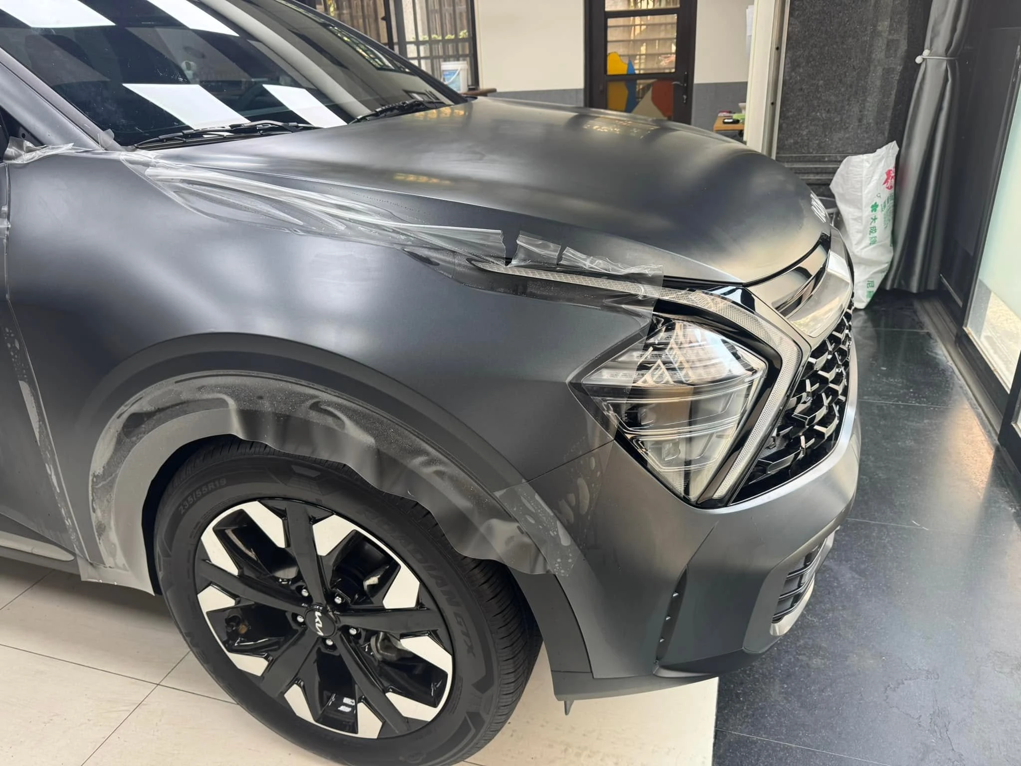 Kia Sportage原廠消光灰新車落地全車KSG消光TPU犀牛皮, 堅持純手工無使用化學添加物施工，貼好貼滿