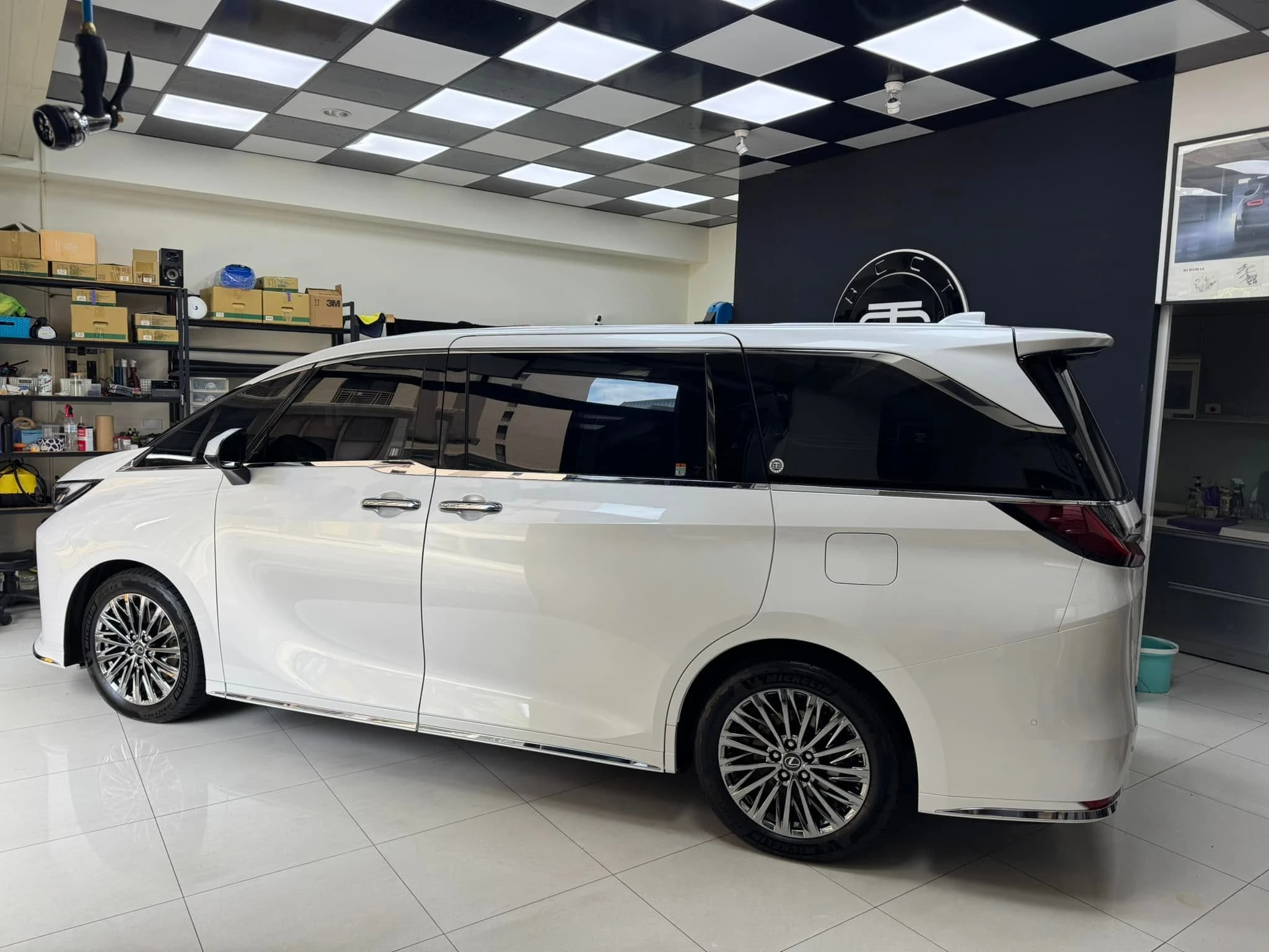 LEXUS LM500h新車落地全車KSG TPU透明犀牛皮保護膜施工+KSG前擋風玻璃保護膜