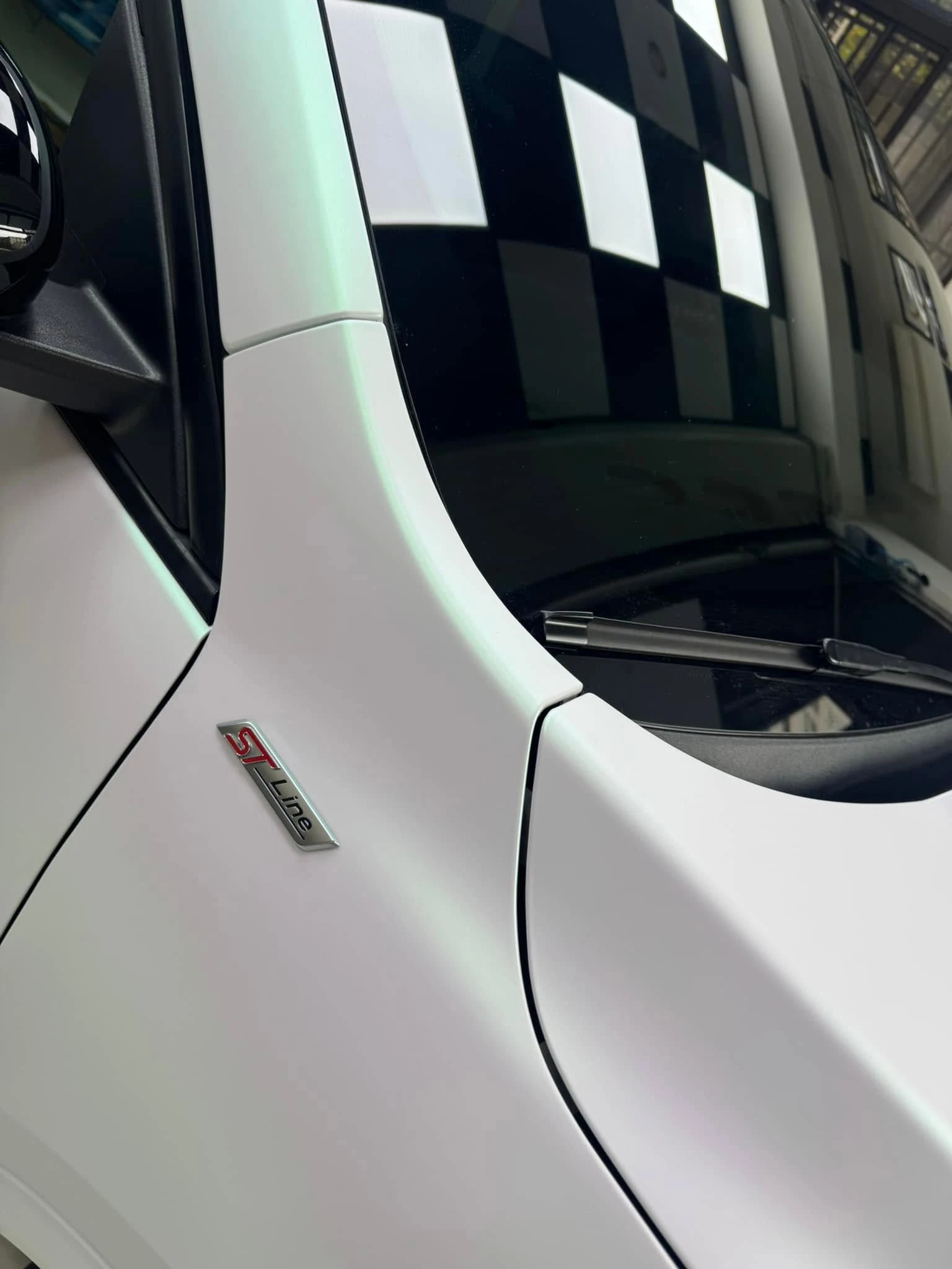 FORD KUGA老客戶舊換新衣全車TYONE 品牌TPU材質幻彩曙光白犀牛皮改色膜