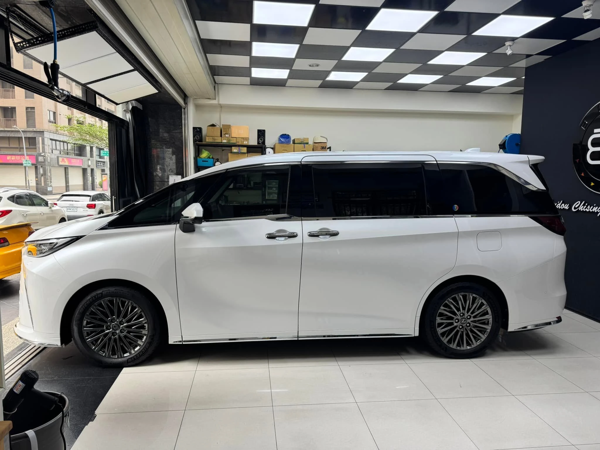 LEXUS LM500h新車落地全車KSG TPU透明犀牛皮保護膜施工+KSG前擋風玻璃保護膜