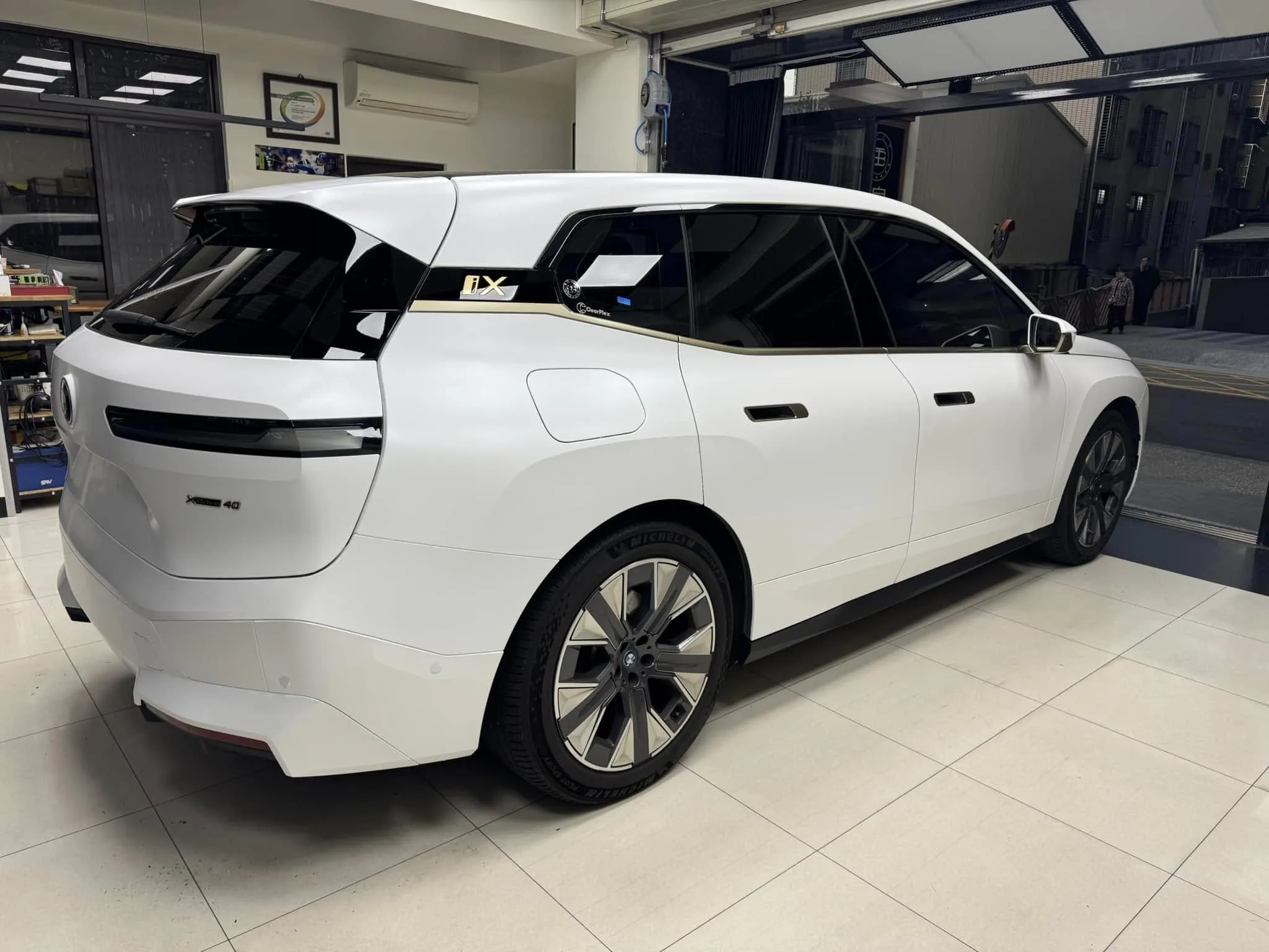 BMW IX全車XPPF 消光珠光白TPU犀牛皮改色膜