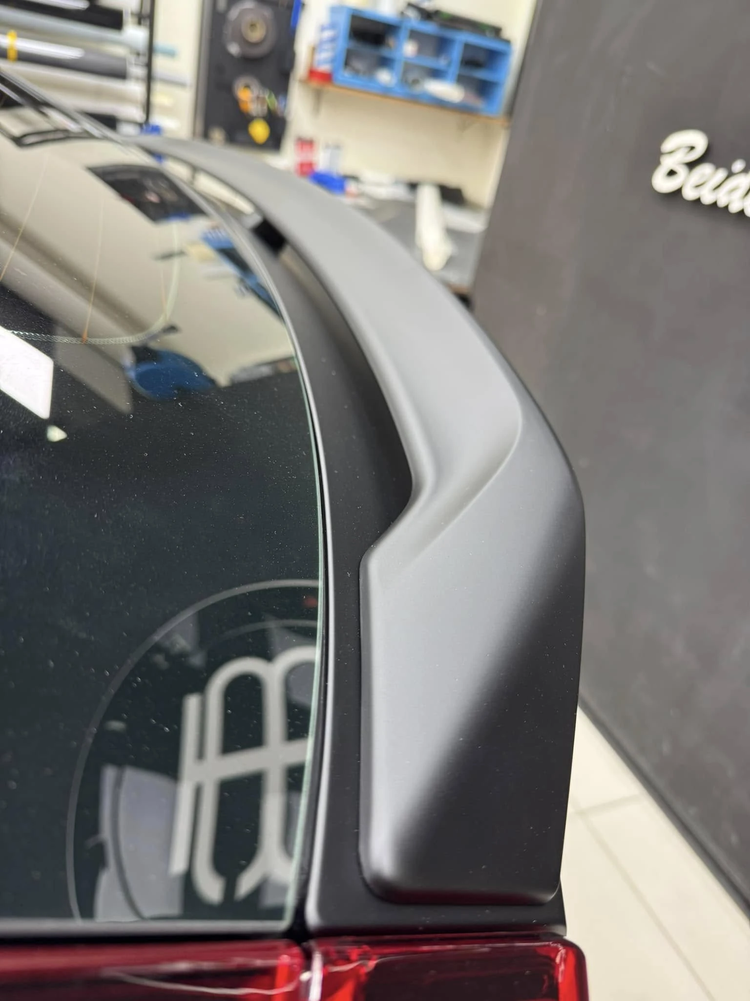 VOLVO C40全車 #KSG 品牌TPU材質緞面黑犀牛皮改色膜。
