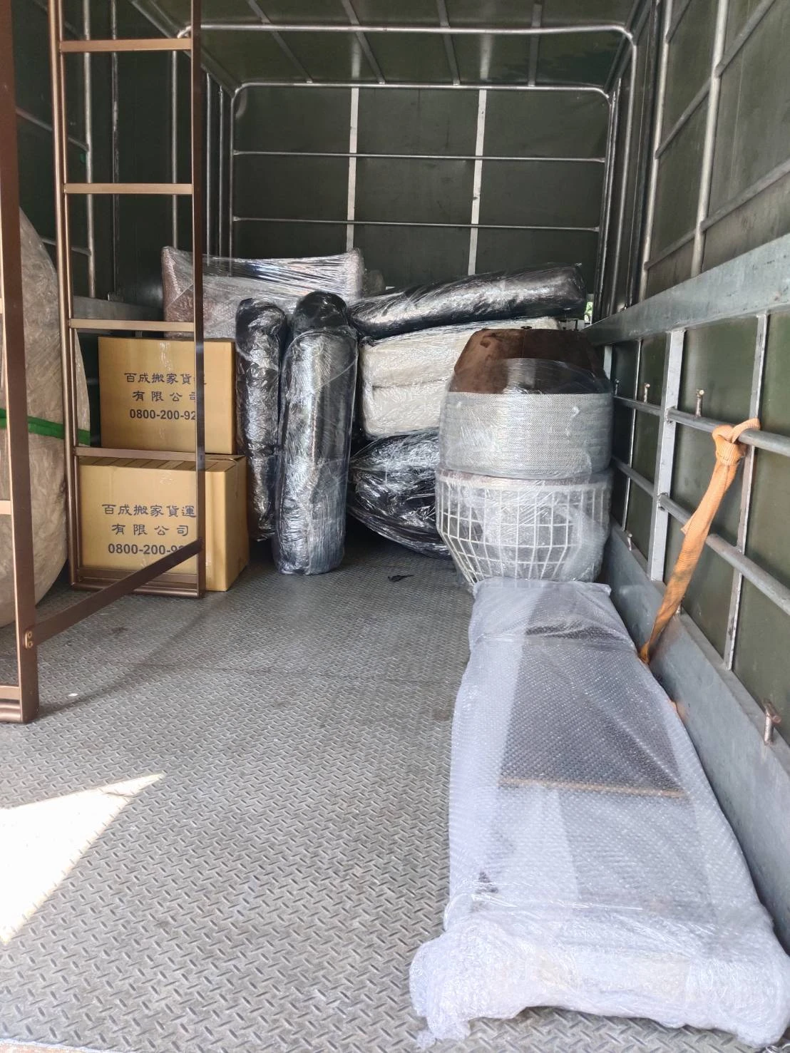 木頭桌板搬運｜重量大約450公斤到500公斤左右｜搬家實績｜台北搬家公司｜台北搬家推薦