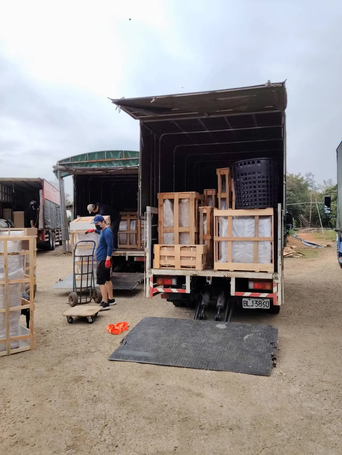 大直典華餐廳古董家具搬運｜台北搬家公司｜台北搬家推薦