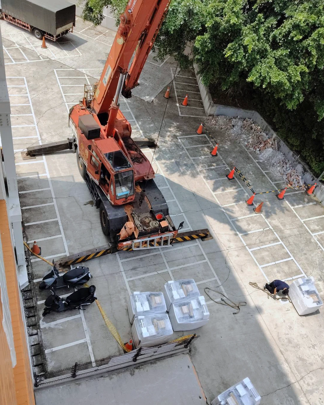 機器手臂機台送達校園｜搬家實績｜台北搬家公司｜台北搬家推薦