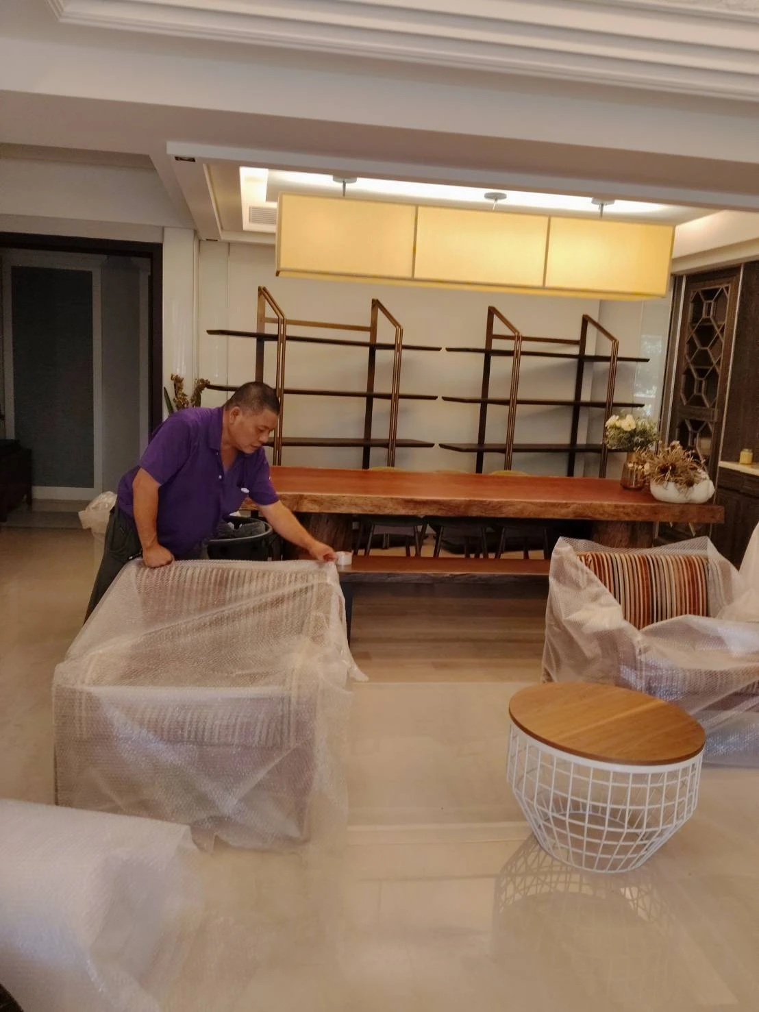 木頭桌板搬運｜重量大約450公斤到500公斤左右｜搬家實績｜台北搬家公司｜台北搬家推薦