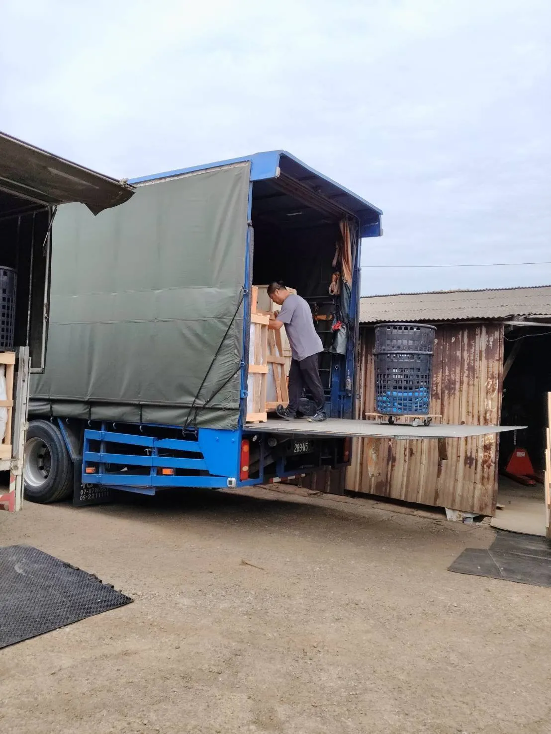 大直典華餐廳古董家具搬運｜台北搬家公司｜台北搬家推薦