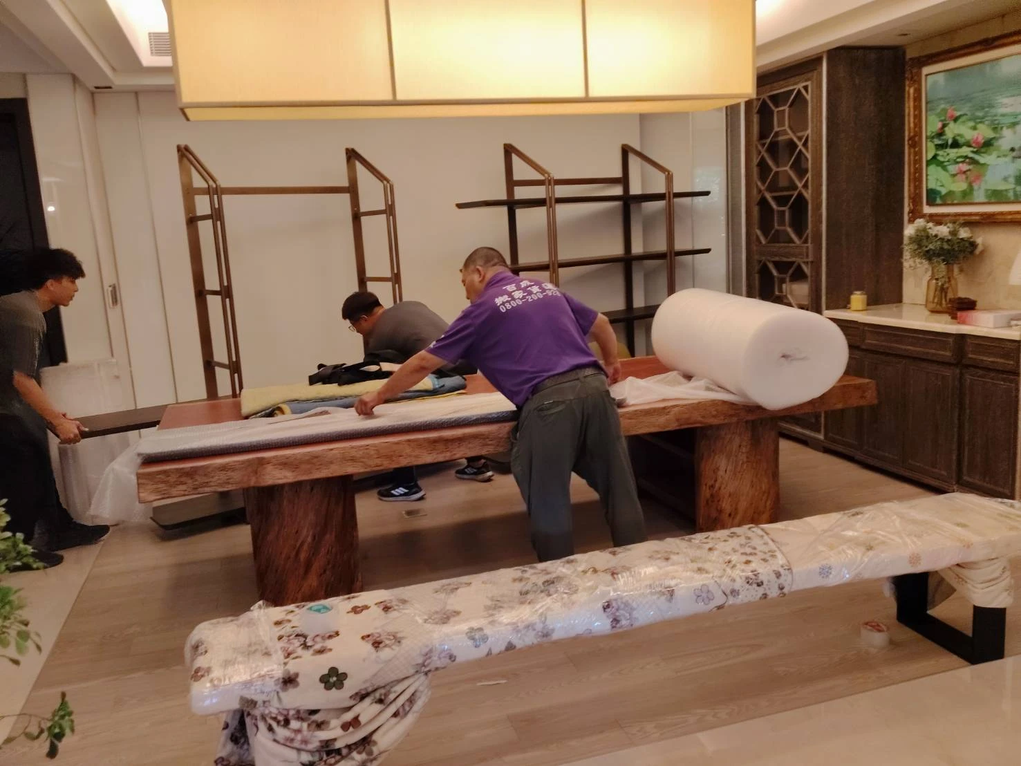 木頭桌板搬運｜重量大約450公斤到500公斤左右｜搬家實績｜台北搬家公司｜台北搬家推薦