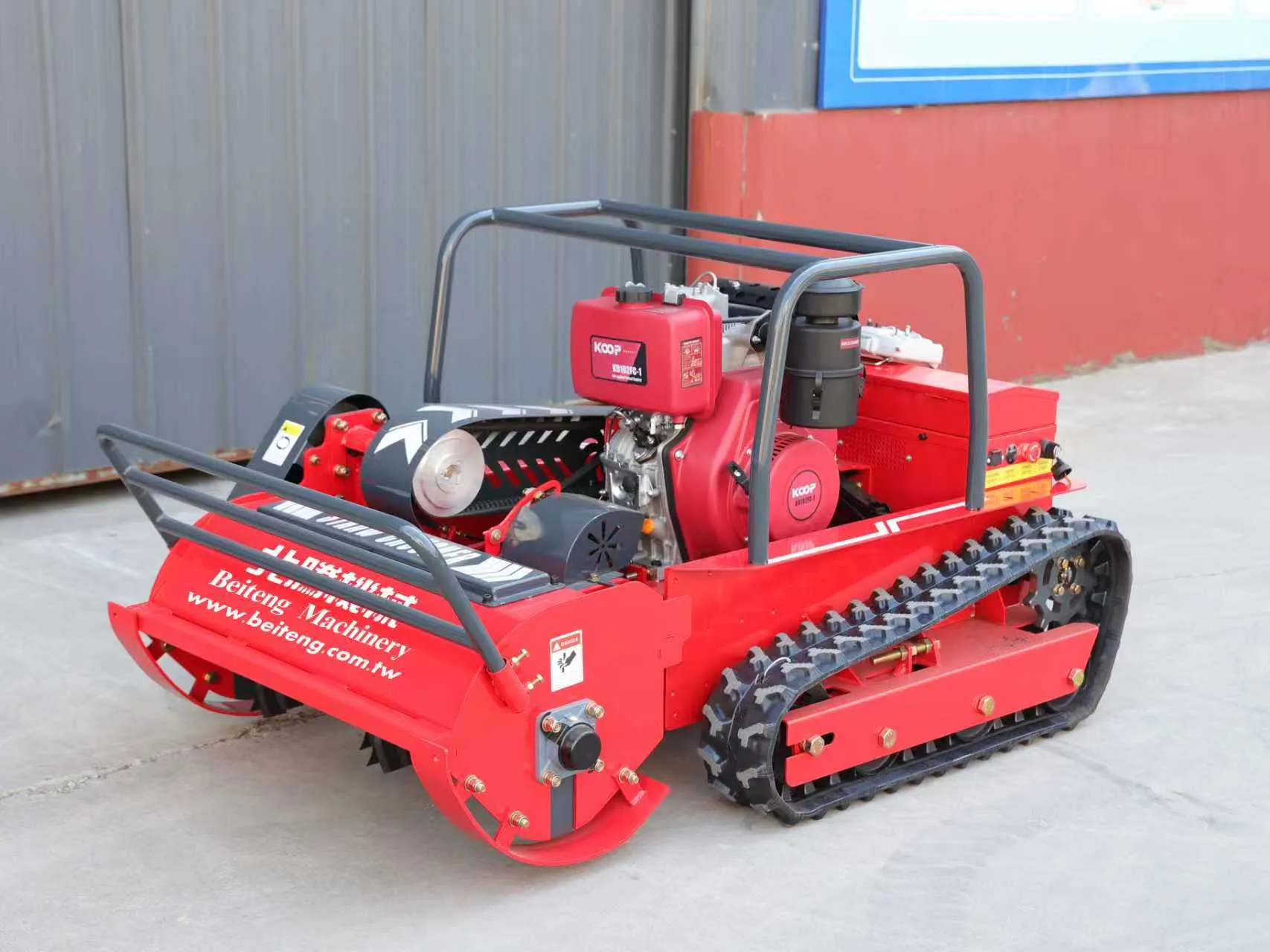 遙控無人割草機 AMD800