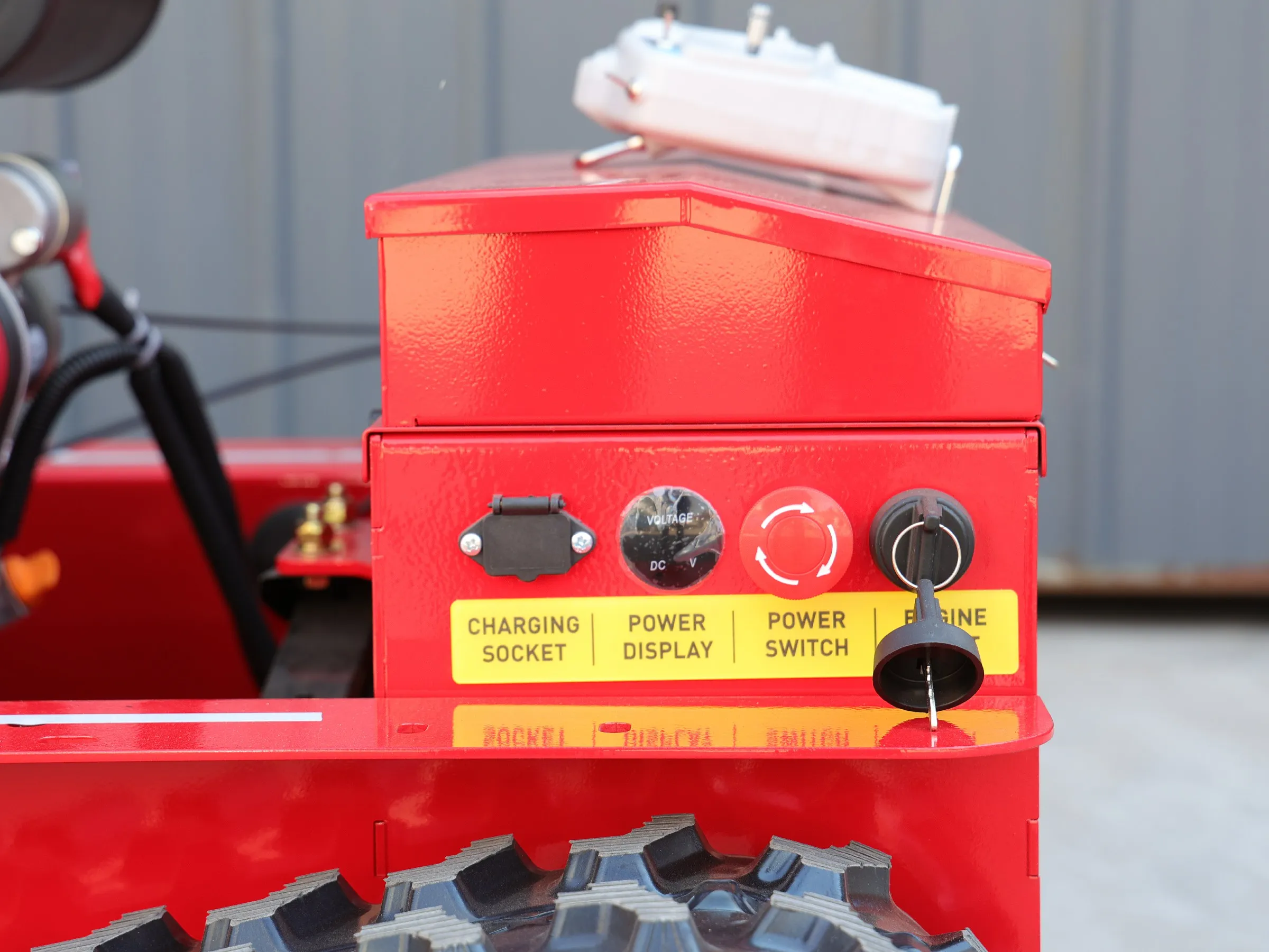 遙控無人割草機 AMD800