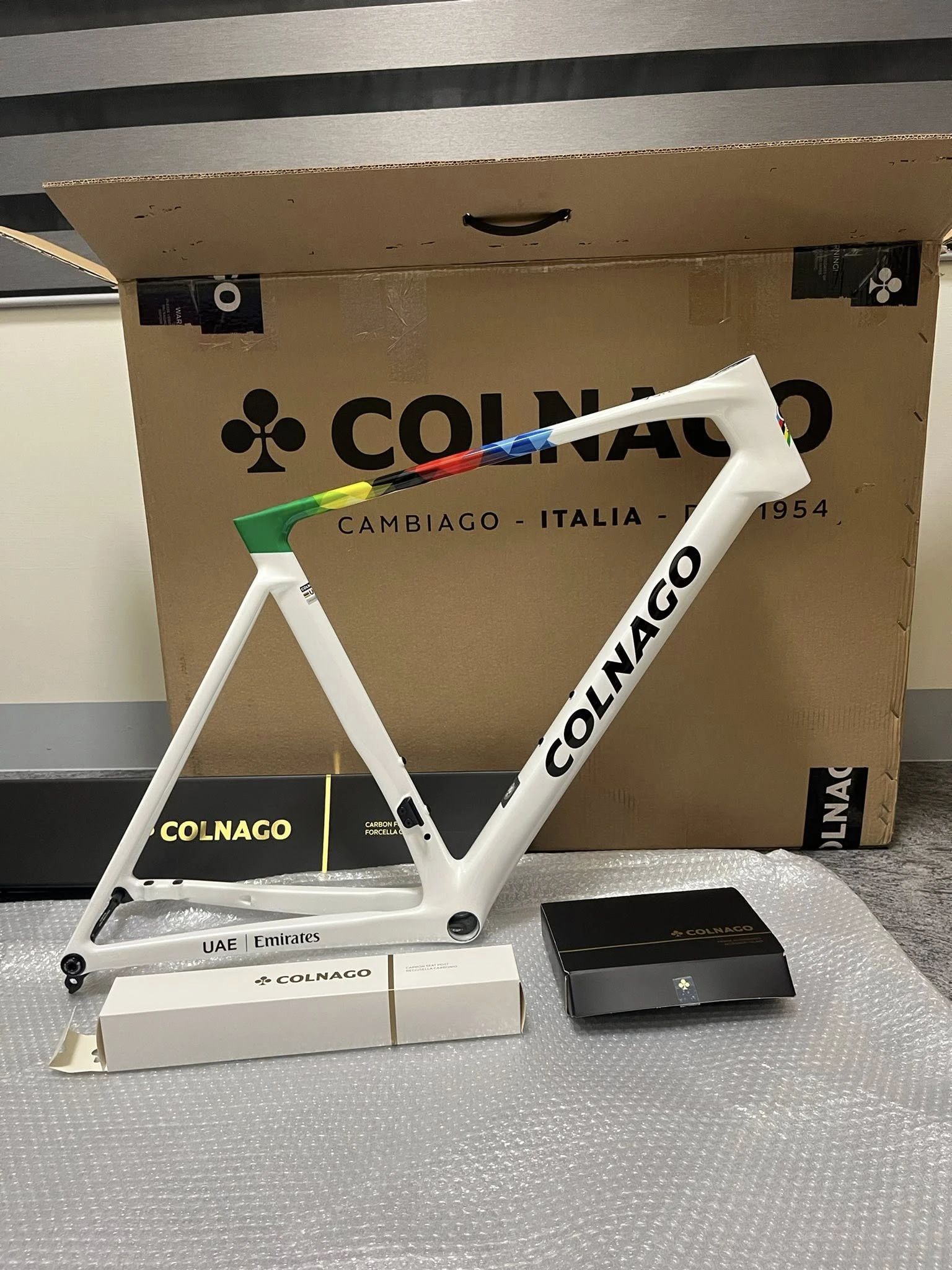 全新COLNAGO V5RS 世界冠軍版～(車架組 含 一體把）
